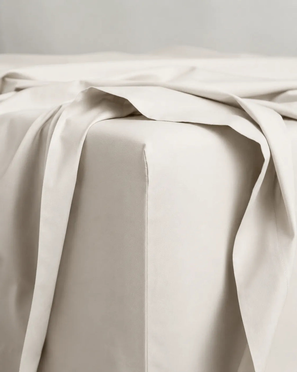300 TC 100% Cotton Fitted Bedsheet - Creme (Aamras)