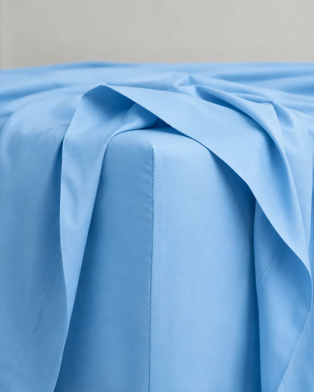 300 TC 100% Cotton Fitted Bedsheet - Nimbus (Shaam Sahil)