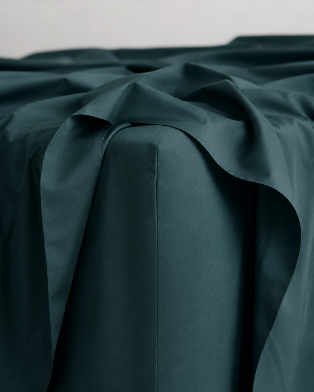 300 TC 100% Cotton Fitted Bedsheet - Petrol (Shaam Sahil)